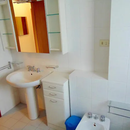 S220 - Sirolo, Trilocale In Centro Con Terrazzo